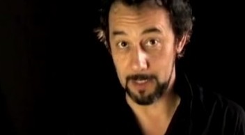 El actor Daniel Muñoz explica lo que son los transgénicos