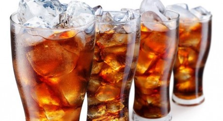 México: gobierno quiere subir impuestos a bebidas azucaradas y comida chatarra
