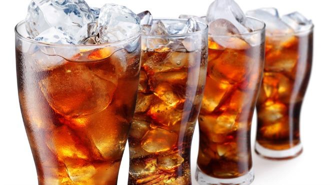 México: gobierno quiere subir impuestos a bebidas azucaradas y comida chatarra