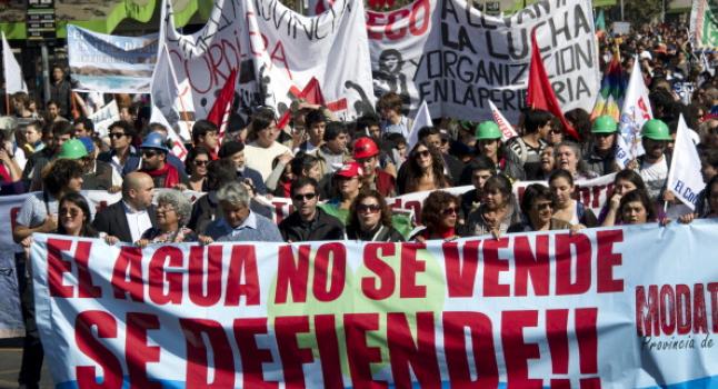 En Chile marchan por el más esencial de los derechos: el agua