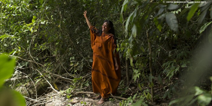 Premio ambientalista distingue a indígena peruana que frenó dos hidroeléctricas